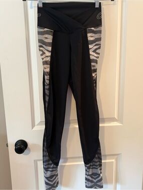 Labellamafia Cross-over Waist Black Leggings with Gray Zebra Accent